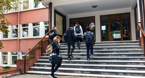 Ombre sul futuro: la tragedia di Kahramanmaras e il trauma delle scuole turche